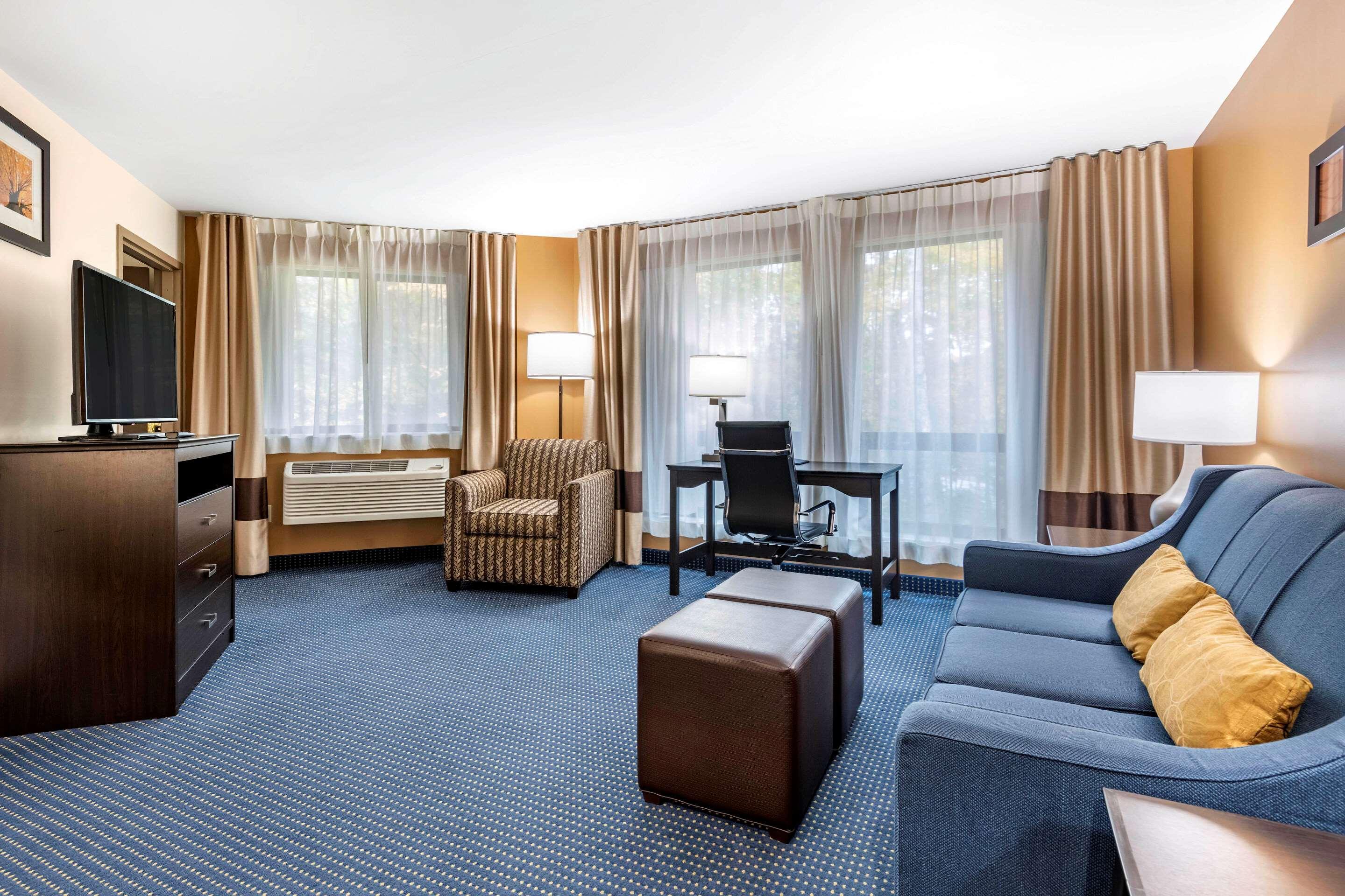 Comfort Inn & Suites Montpelier-Berlin Exterior photo